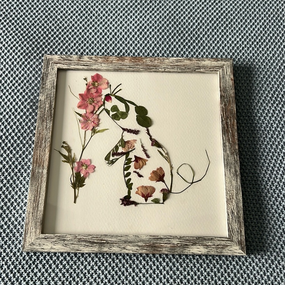 PRESSED FLOWERS MOUSE SNIFFING FLOWERS